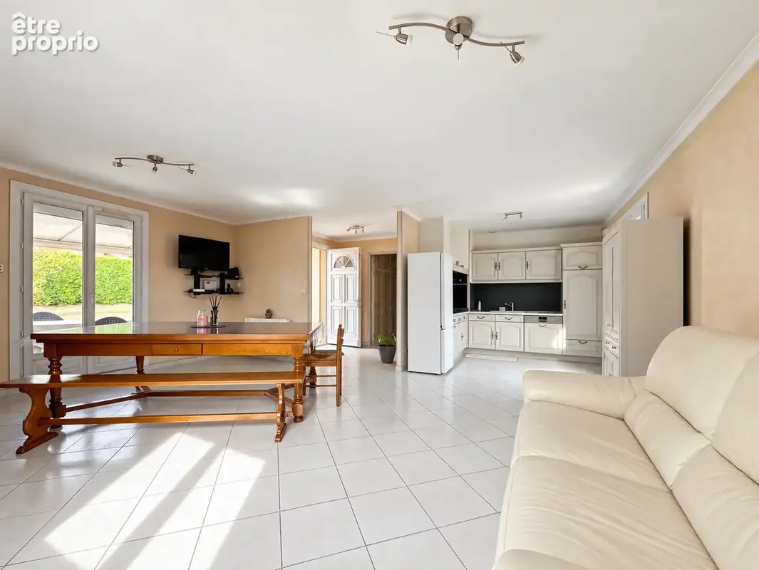 Sainte-euphémie   plain-pied   3 chambres   terrain 1 065 m2 - photo 5