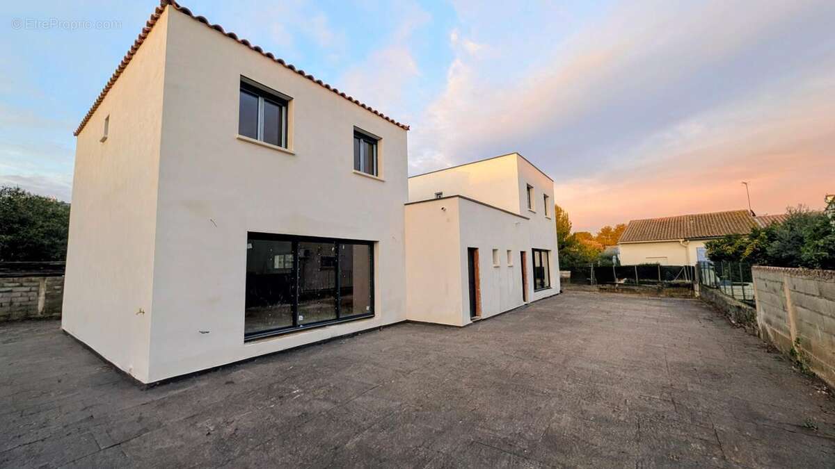 Maison à SAINT-BRES