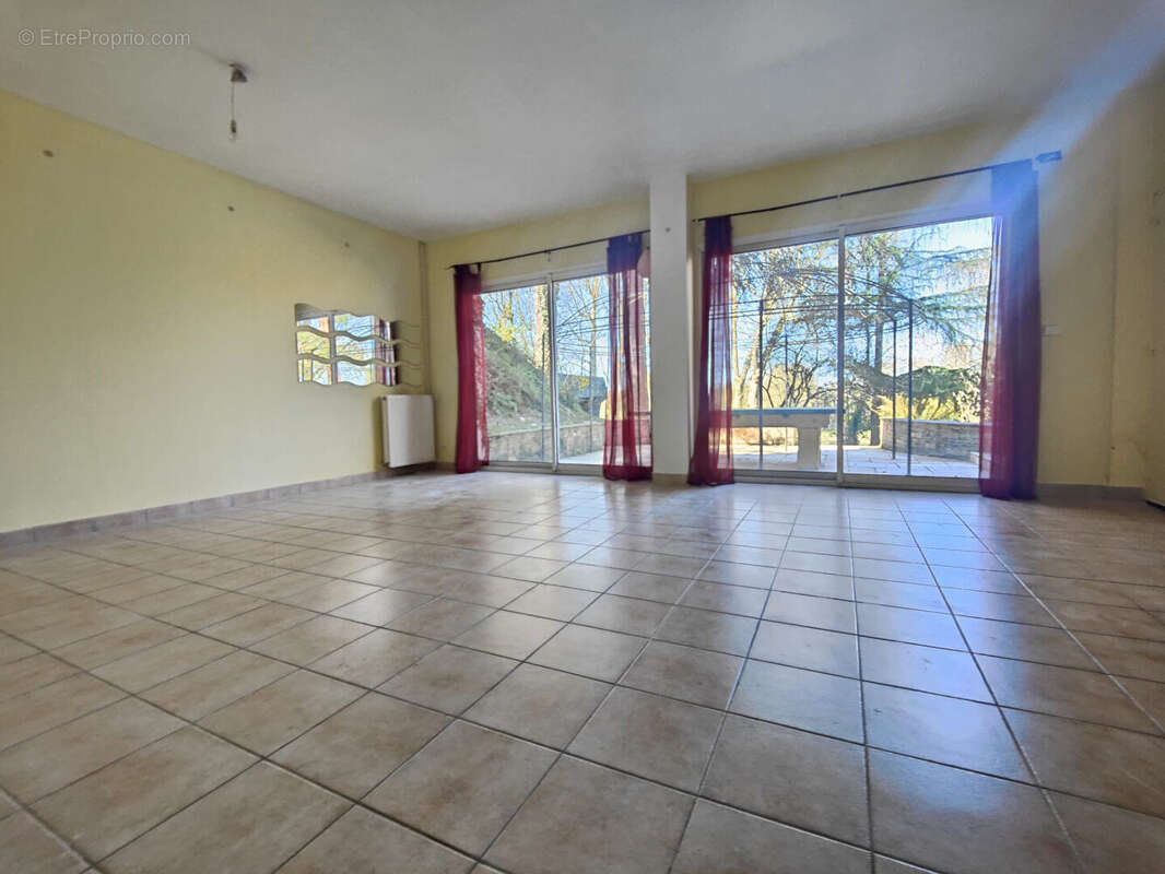 Maison à MONTREUIL-JUIGNE