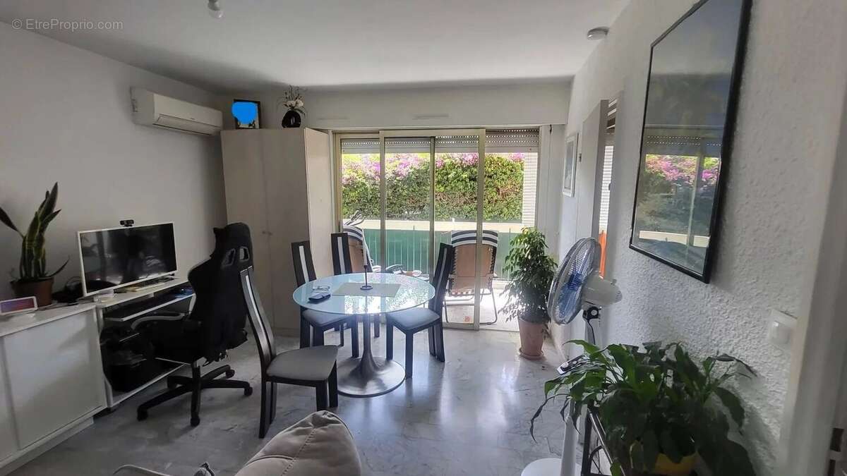Appartement à VALLAURIS