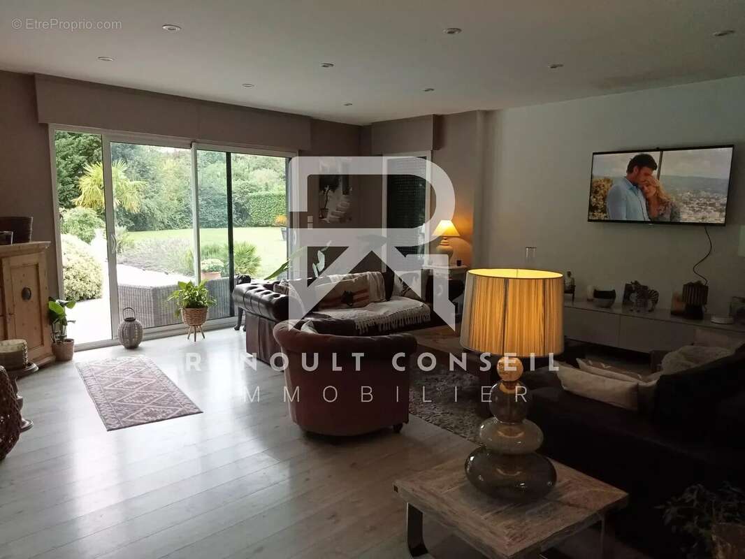 Maison à FONTAINE-SOUS-JOUY