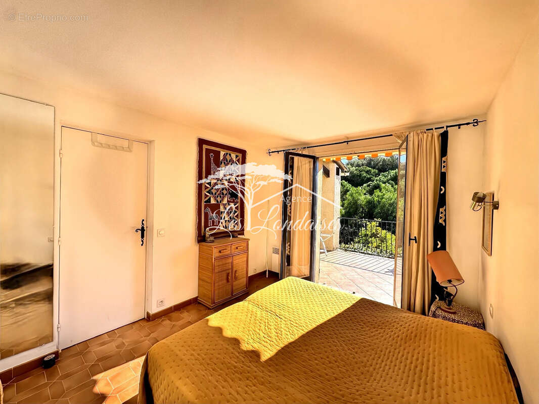 Appartement à LA LONDE-LES-MAURES