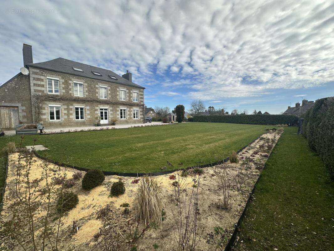 Maison à SAINT-SEVER-CALVADOS