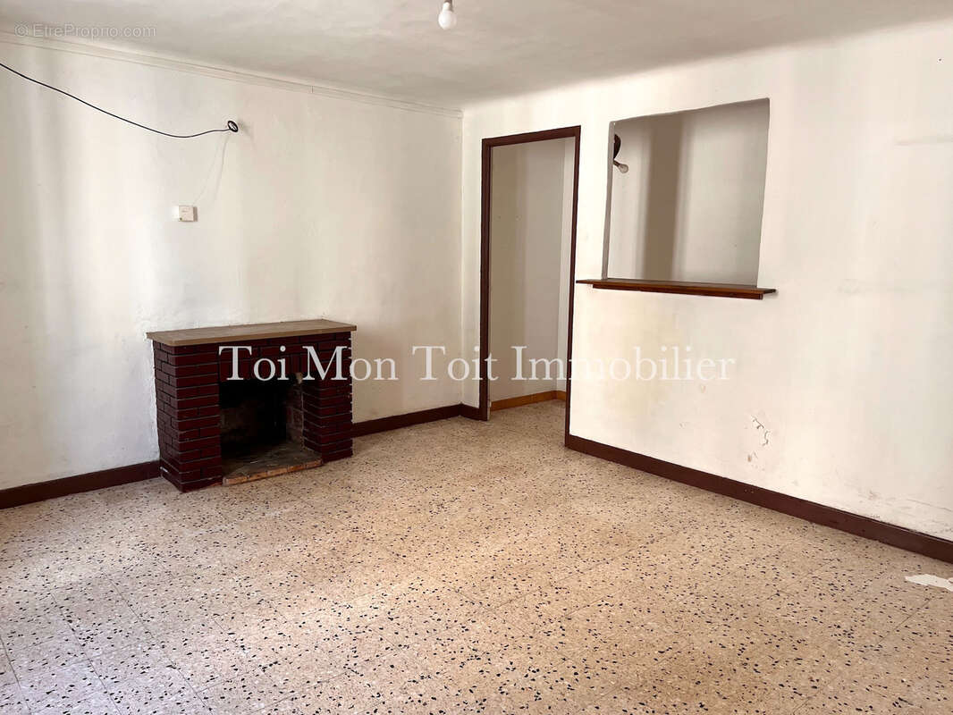 Maison de village indépendante de 87m2 env. sur 2 niveaux + Jardin & dépendance. - photo 4