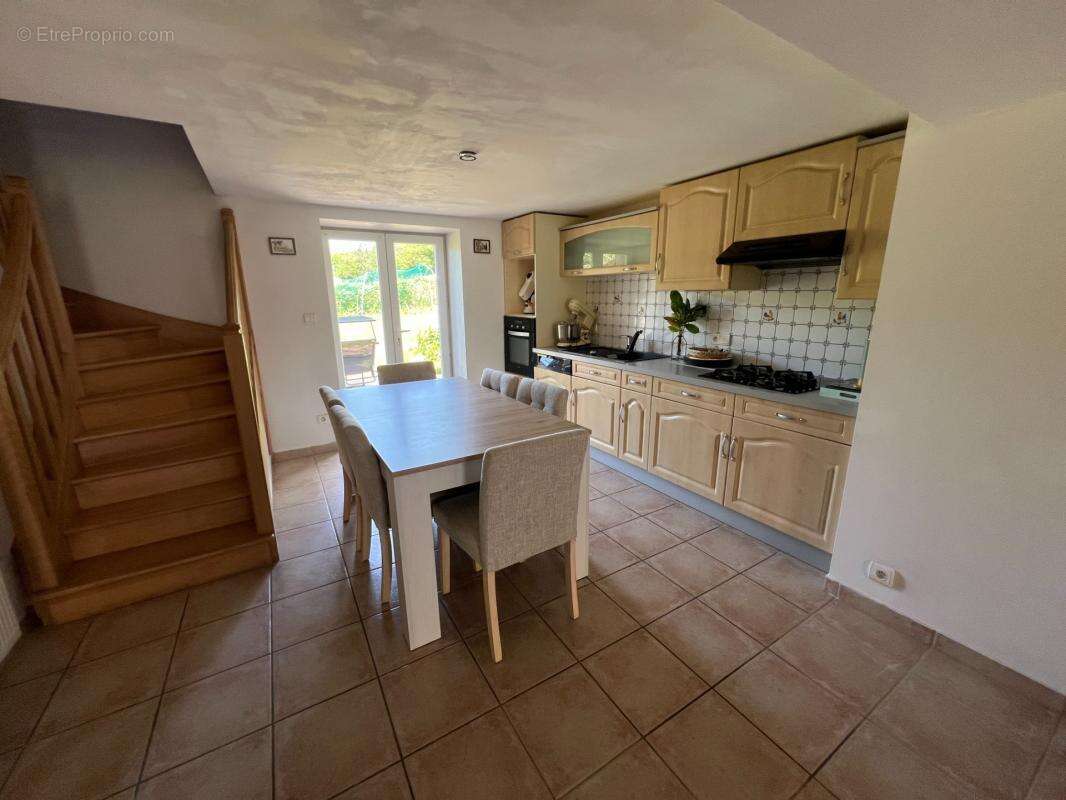 Maison 200 m² à Cours-La-Ville  - photo 18
