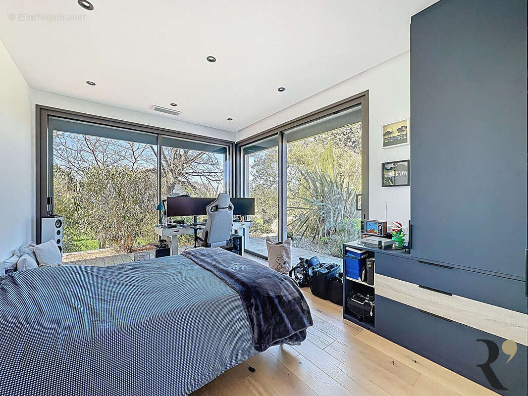 Maison à SAINT-PIERRE-DE-LAGES