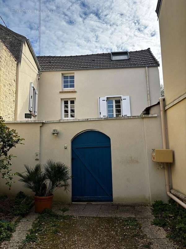 Maison à JUZIERS