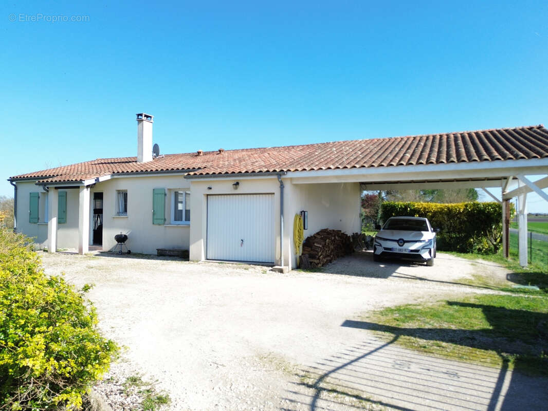 Maison à SAINT-CIERS-CHAMPAGNE