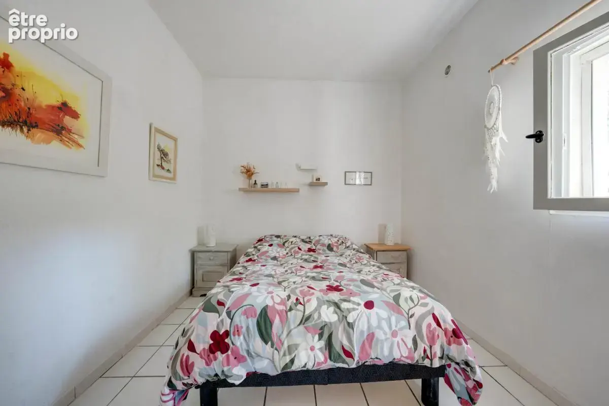 Villa T5 + T3 avec vue dégagée, piscine et immense garage - photo 10