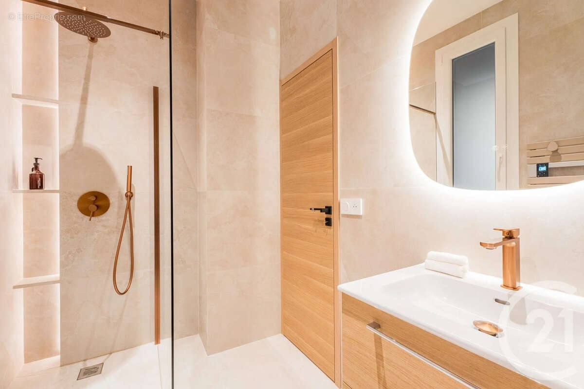 Appartement 70 m² à Nice  - photo 19