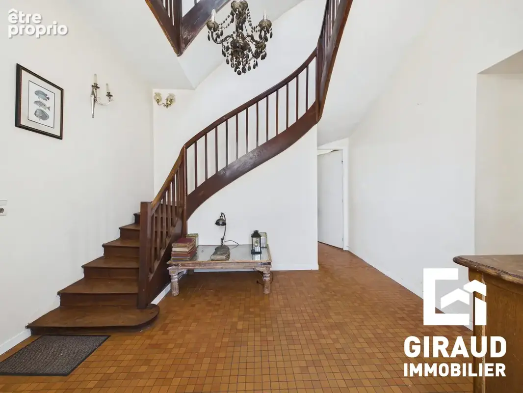 Maison 10 pièces 290 m² à vendre à Foussais-Payre (85240) - photo 3