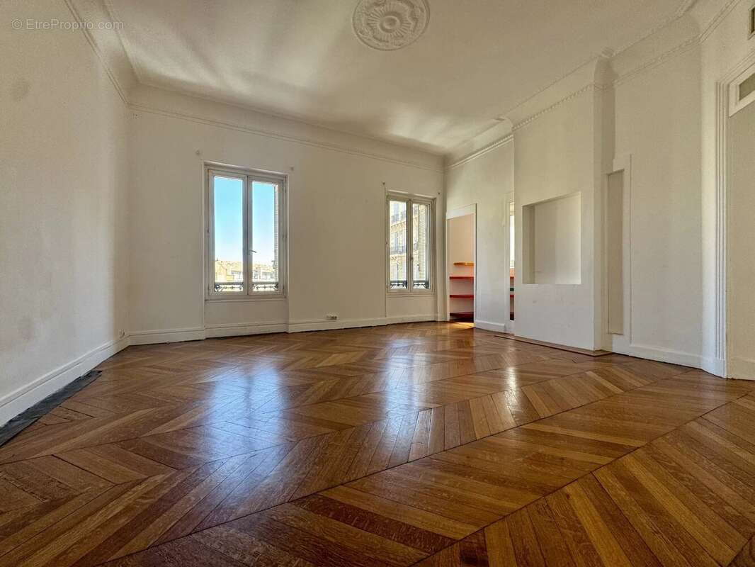 Appartement à MARSEILLE-6E