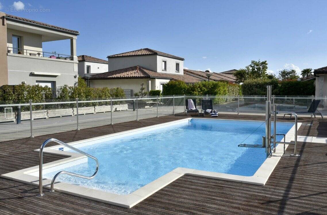 Appartement à POUSSAN