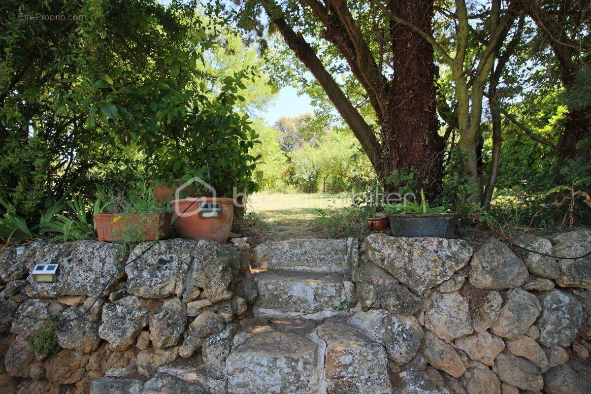 Venez Découvrir cette Demeure d’exception Plein Pied à JOUQUES, Village de l'arrière pays Aixois – L’art de vivre provençal dans - photo 23