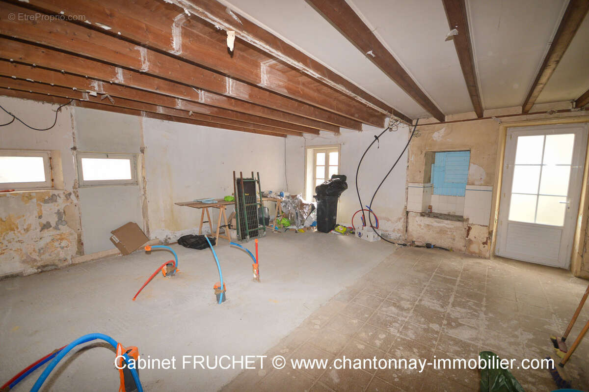 Maison à BAZOGES-EN-PAREDS