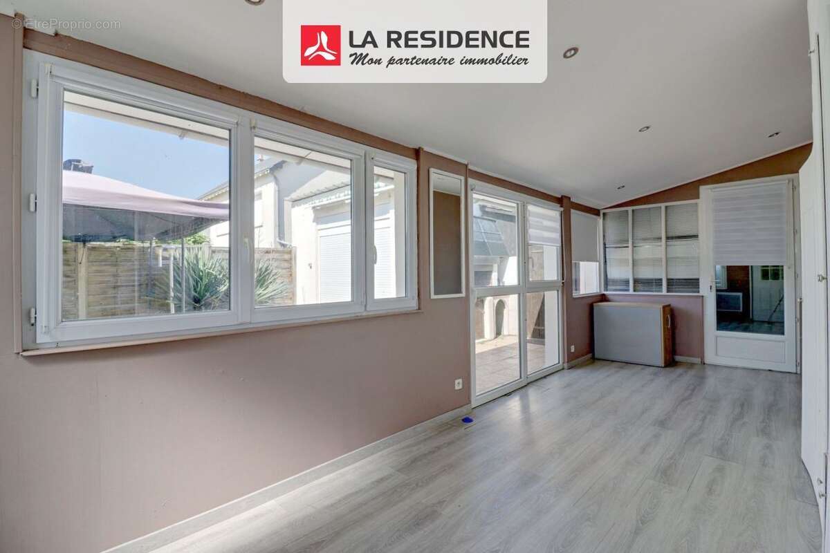 Maison 125 m² à Villebarou  - photo 2