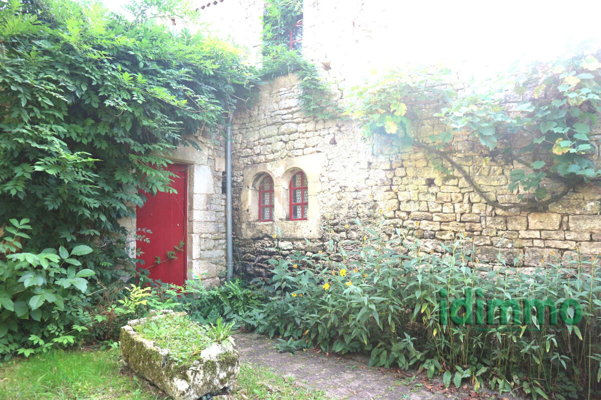 Vous aimez les vieilles pierres,la campagne..ensemble immobilier de 190 m2 avec 2 maisons sur un beau parc arb - photo 13