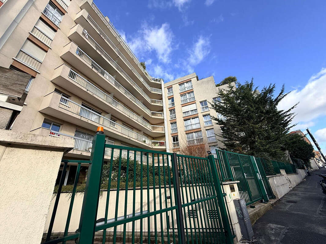 Autre à MONTREUIL