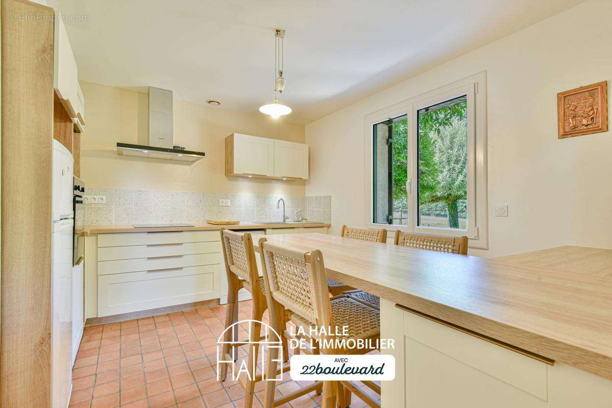 Maison 110 m² à Saint-Gence  - photo 13