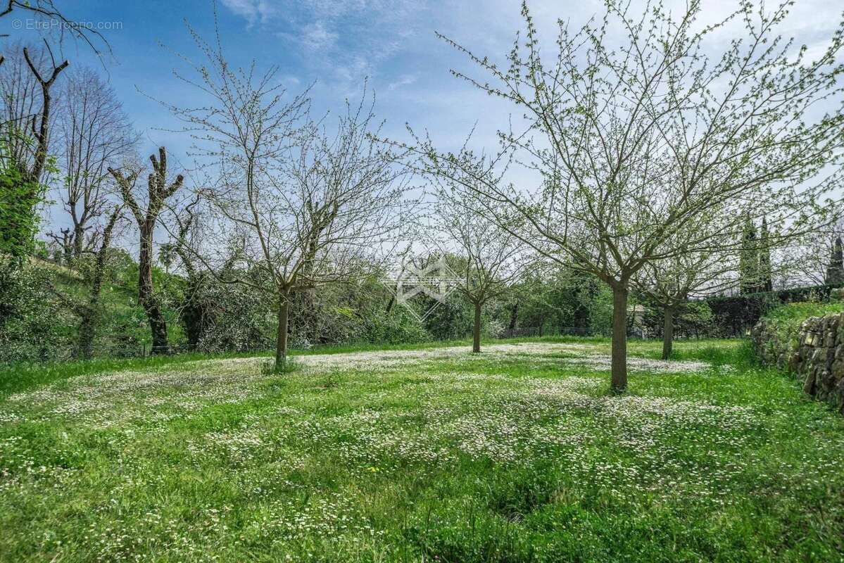Maison à CHATEAUNEUF-GRASSE
