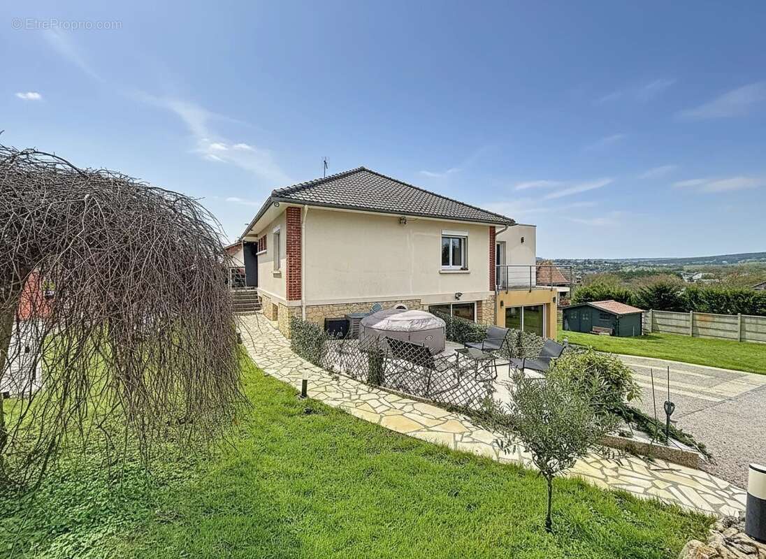 Maison 178 m² à Saint-Arnoult  - photo 2