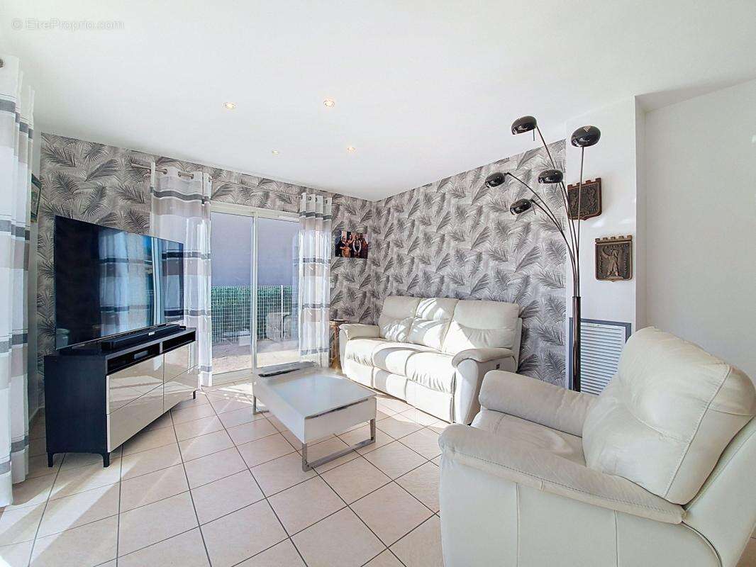 Maison à SAINT-LAURENT-DE-LA-SALANQUE