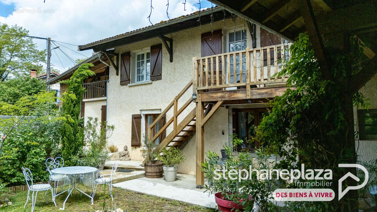 Joli corps de ferme rénové de 171m² habitables + dépendances aménageables et 914m² de terrain à PEROUGES - photo 15
