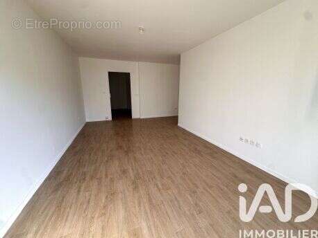 Photo 3 - Appartement à GENNEVILLIERS