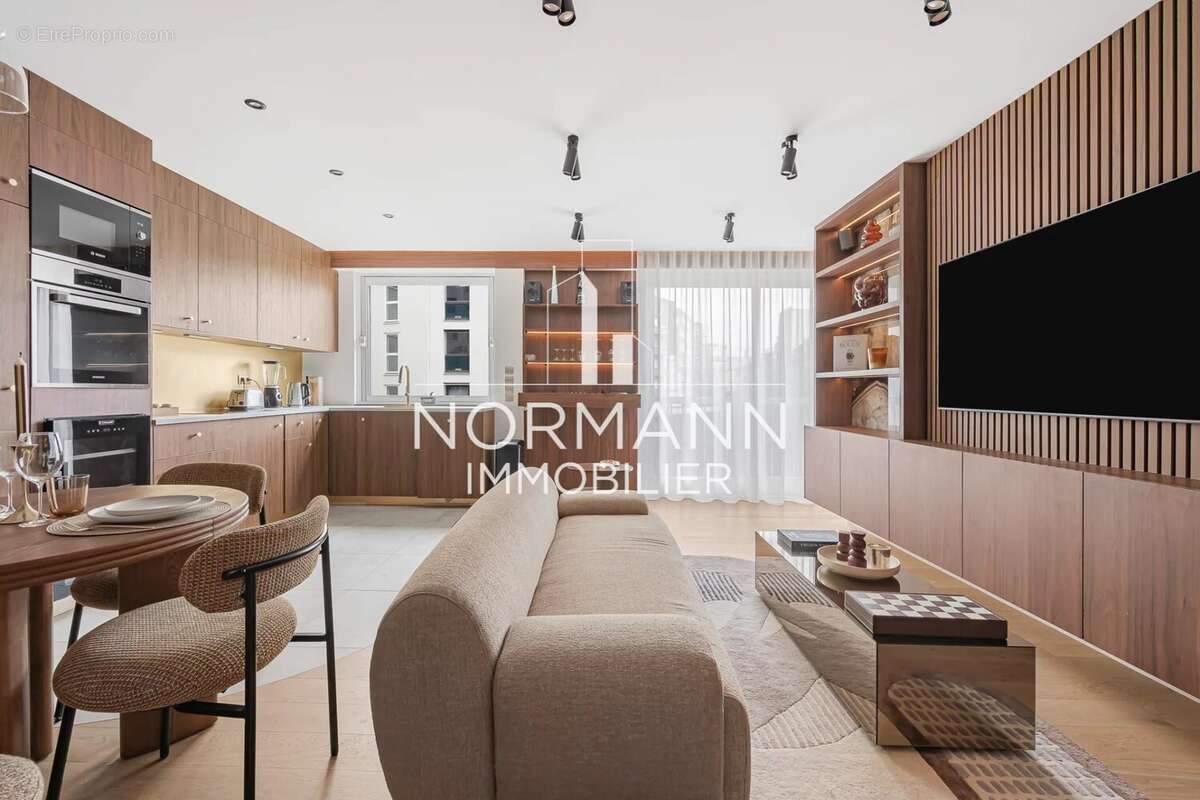 Appartement à PARIS-16E