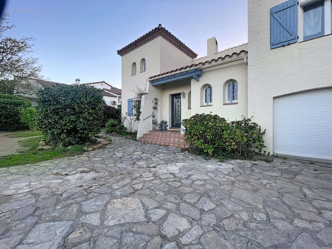 Maison à LAROQUE-DES-ALBERES