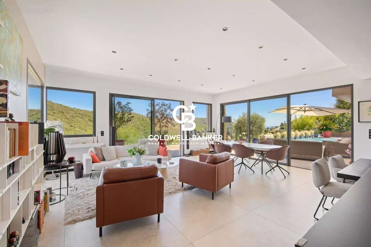 Villa contemporaine vue mer, Golf de Valcros - 83250 La Londe-les-Maures - photo 9