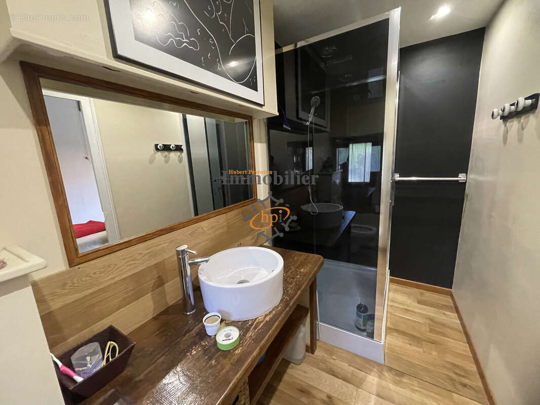 Propriété de caractère avec deux maisons d'habitations, une maison à rénover, dépendances et terrain de 7123 m - photo 17