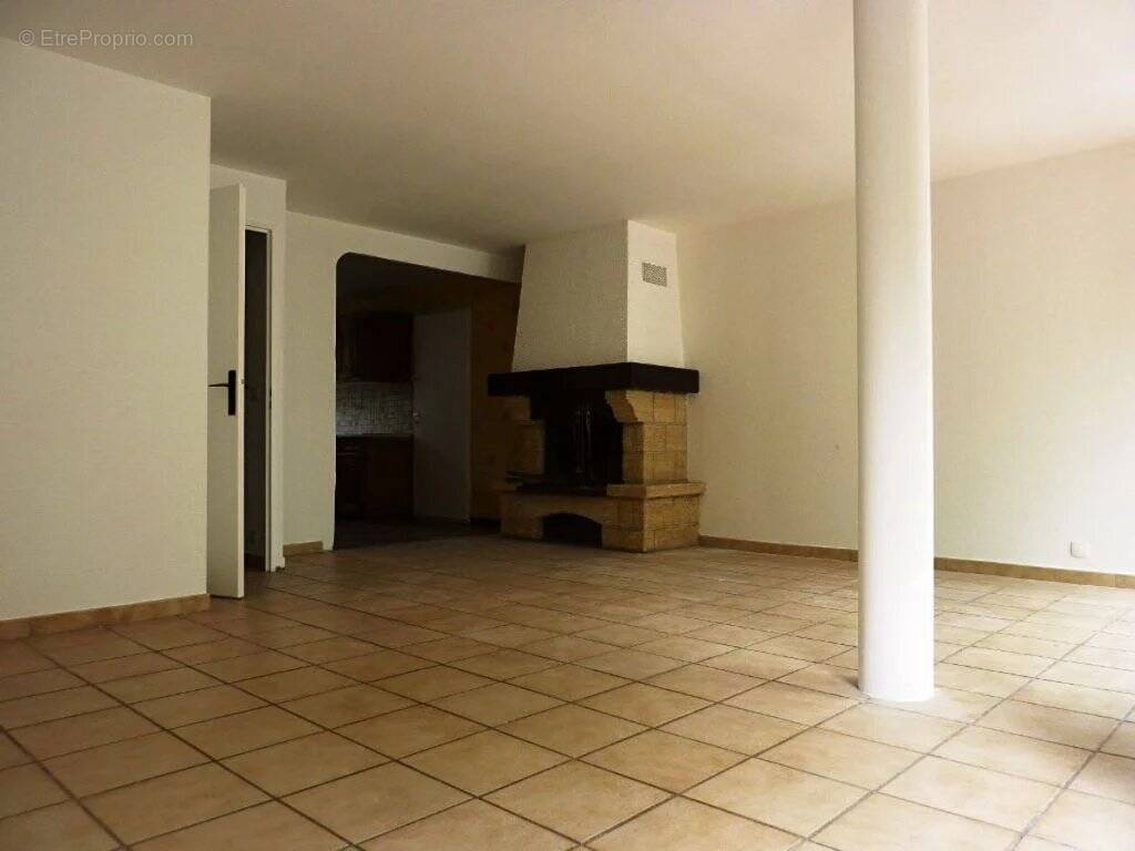 Maison à COURDIMANCHE