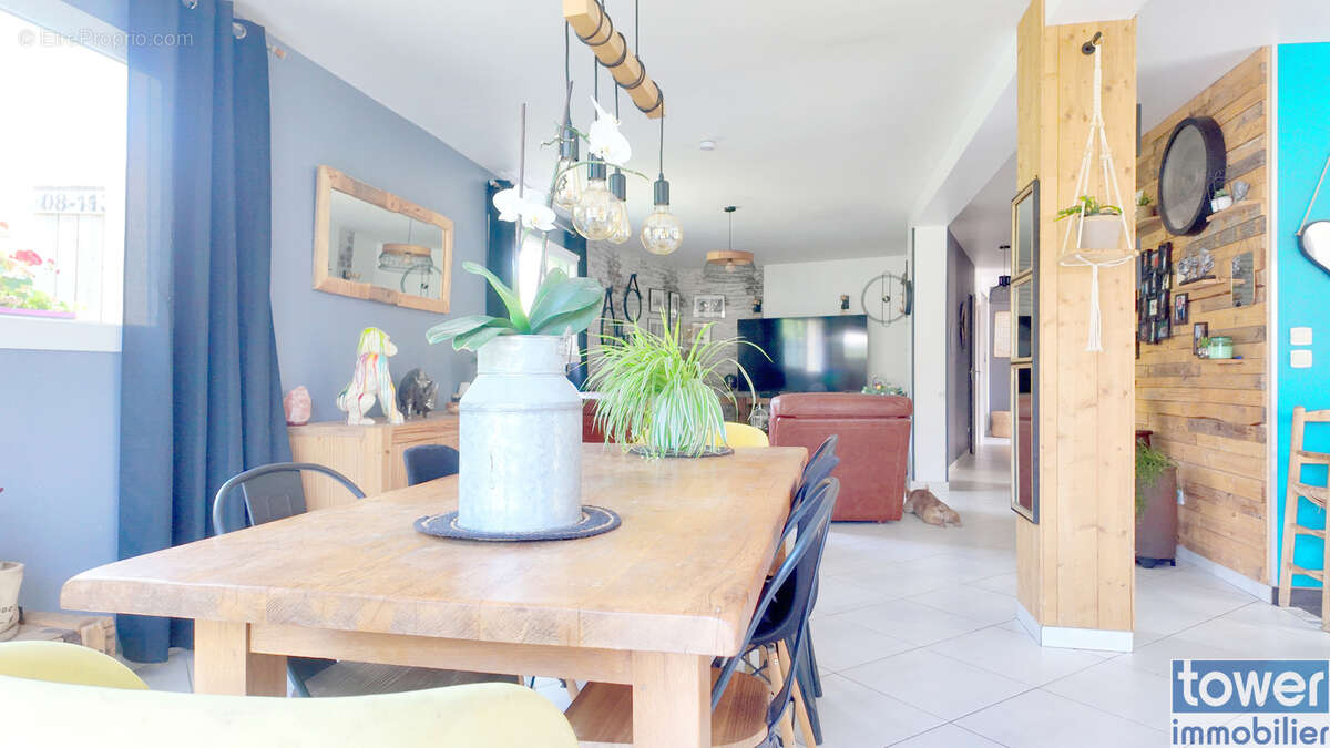 EXCLUSIVITE !!! Maison de standing 2009   219 m2 habitables sur terrain de 945 M2   Située en NORMANDIE. - photo 14