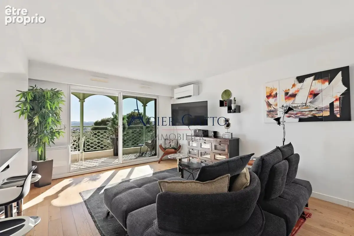 Exclusivité – Saint-Laurent-du-Var. Appartement, vue mer panoramique et piscine à débordement - photo 4