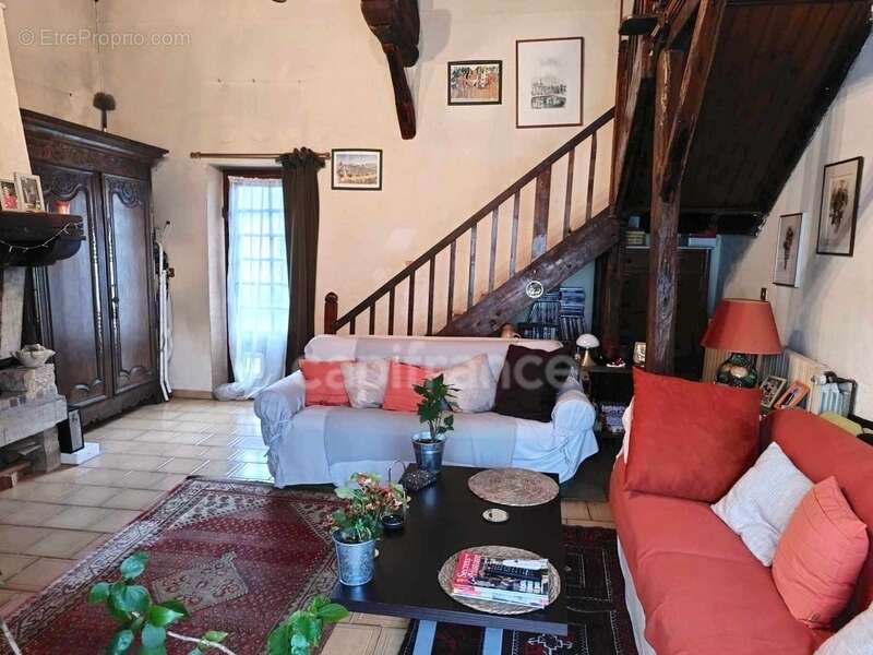 Maison à LES BORDES