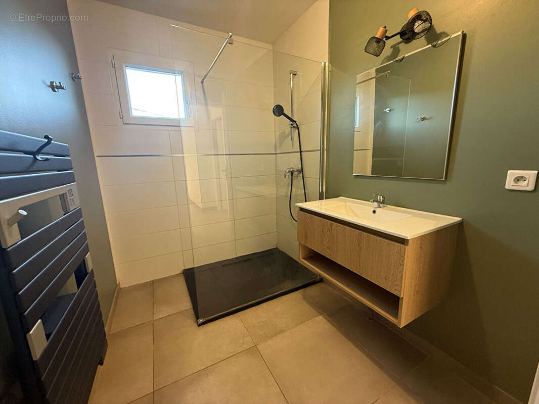 Maison à SAINT-MITRE-LES-REMPARTS