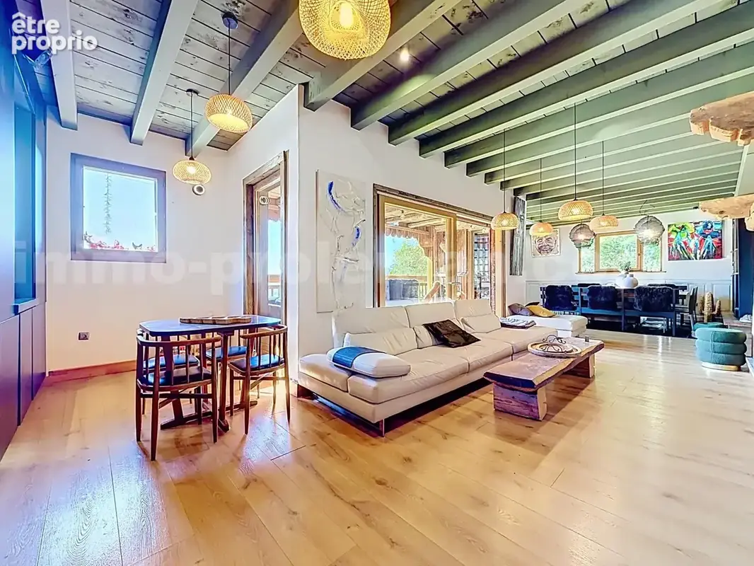 Appartement_T4_Araches_la_frasse_les_carroz_terrasse_balcon_belle_superficie_proche_prox_frontière_Suisse_direction_GENEVE_autoroutes_investissement_locatif_vente_vue_séjour_cuisine_ouverte_calme_nature