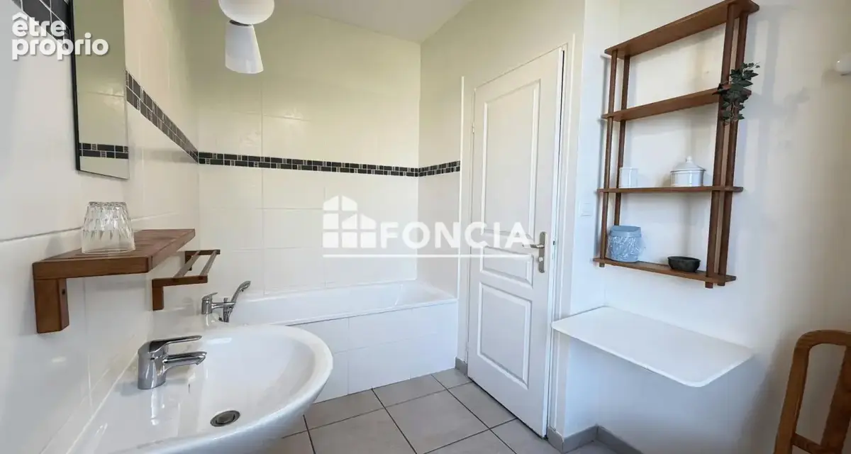 Authentique maison en pierre avec grand terrain verdoyant - photo 10