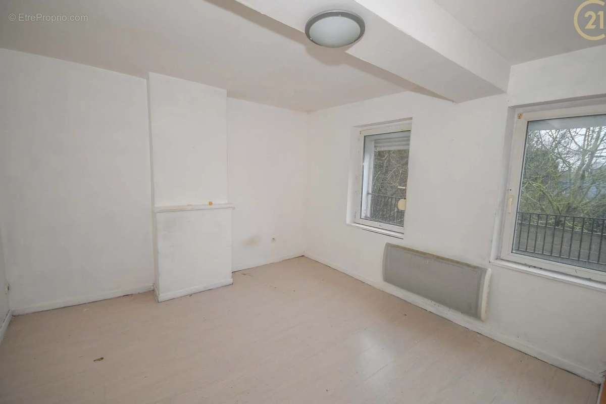 Maison à AVESNES-SUR-HELPE