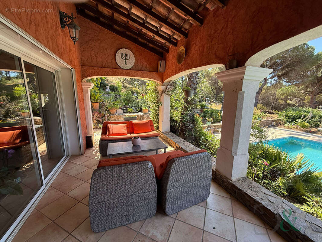 Maison à BORMES-LES-MIMOSAS