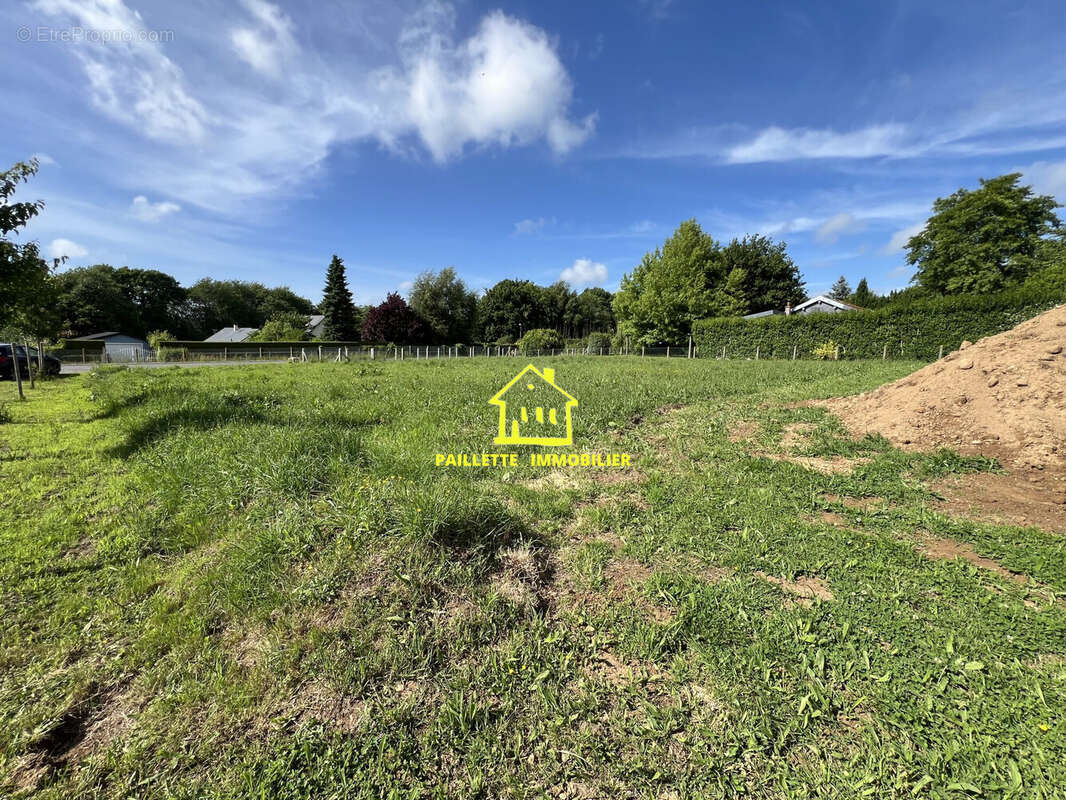Terrain à OUDALLE