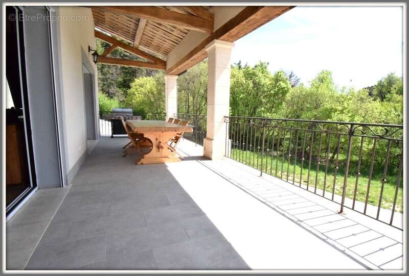 Propriete Peyroules Villa avec piscine intérieure dex hangars forte rentabilité - photo 3