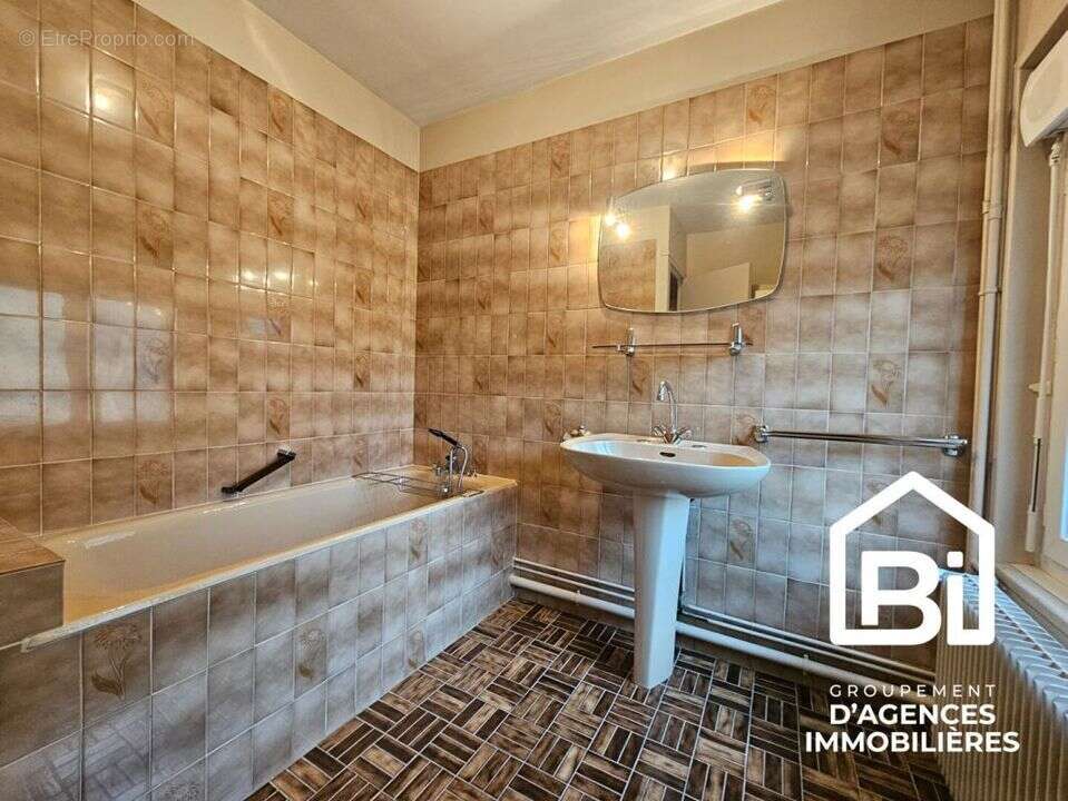 Maison à COLLEVILLE-MONTGOMERY