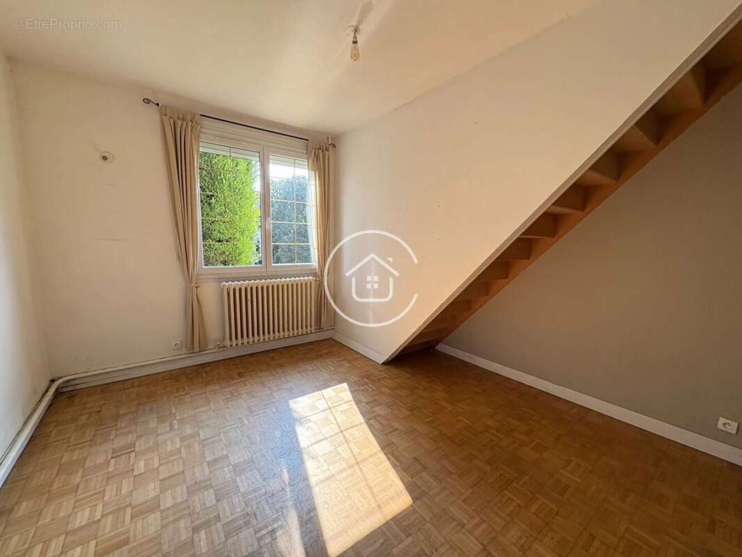 Maison à LA CHAUSSEE-SAINT-VICTOR