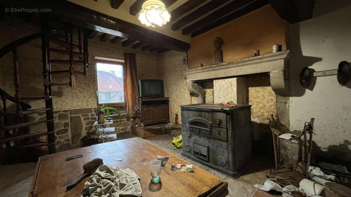 Corps de bâtiment à rénover dans un petit hameau - photo 3