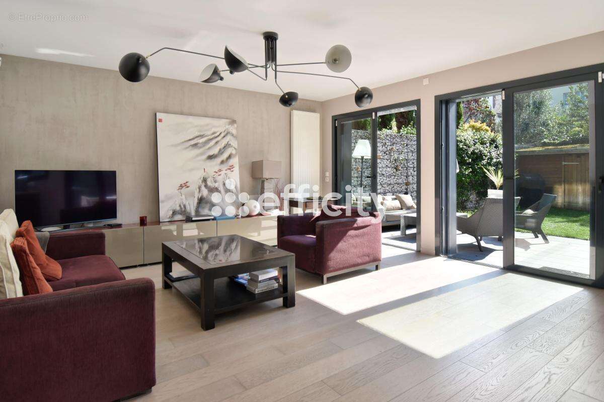 Maison à LA GARENNE-COLOMBES