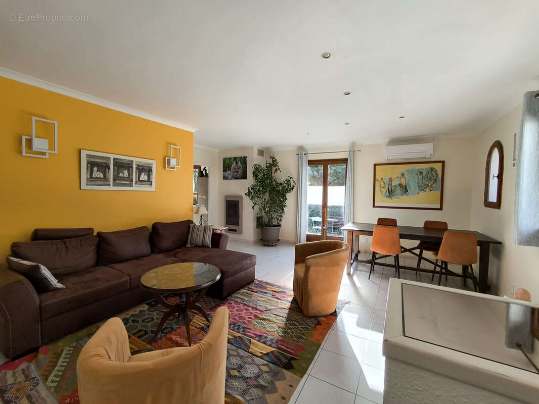 Maison à SAINT-LAURENT-DE-LA-SALANQUE