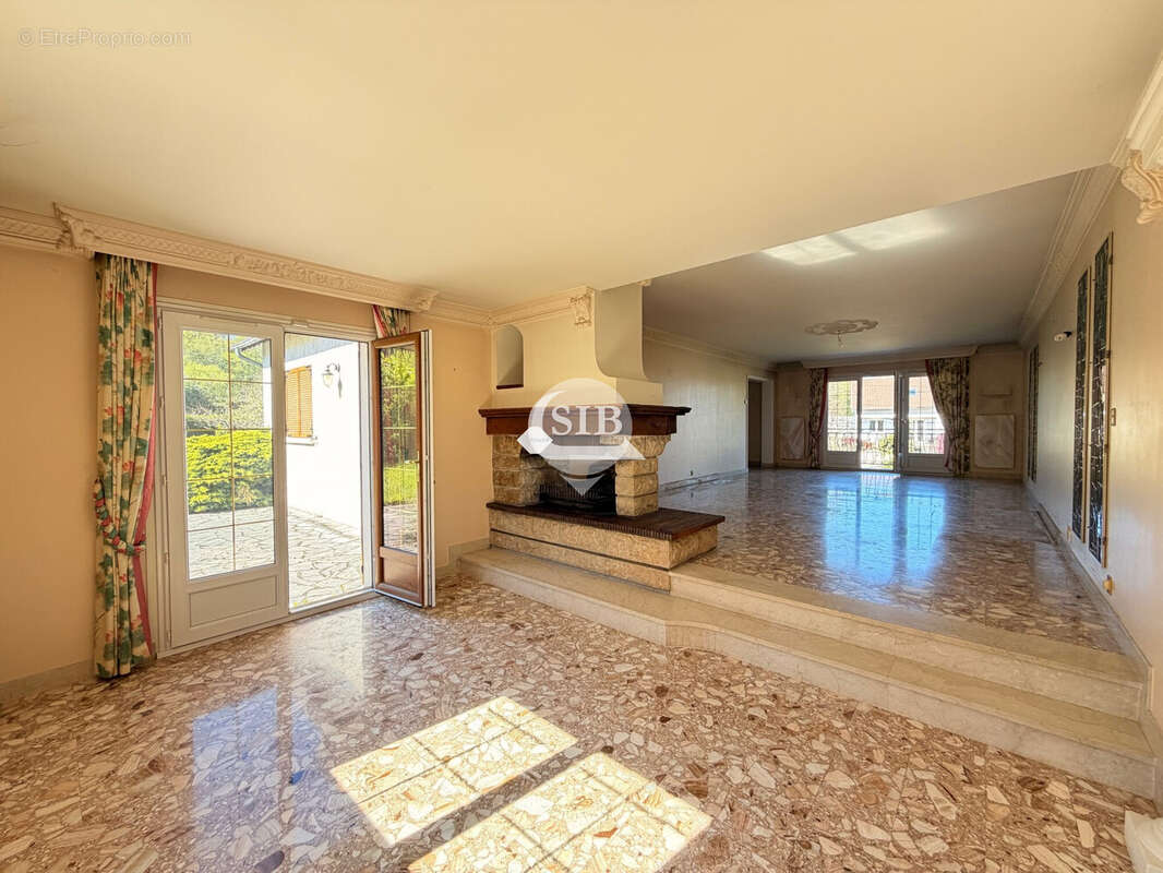 Maison à LA VILLE-DU-BOIS