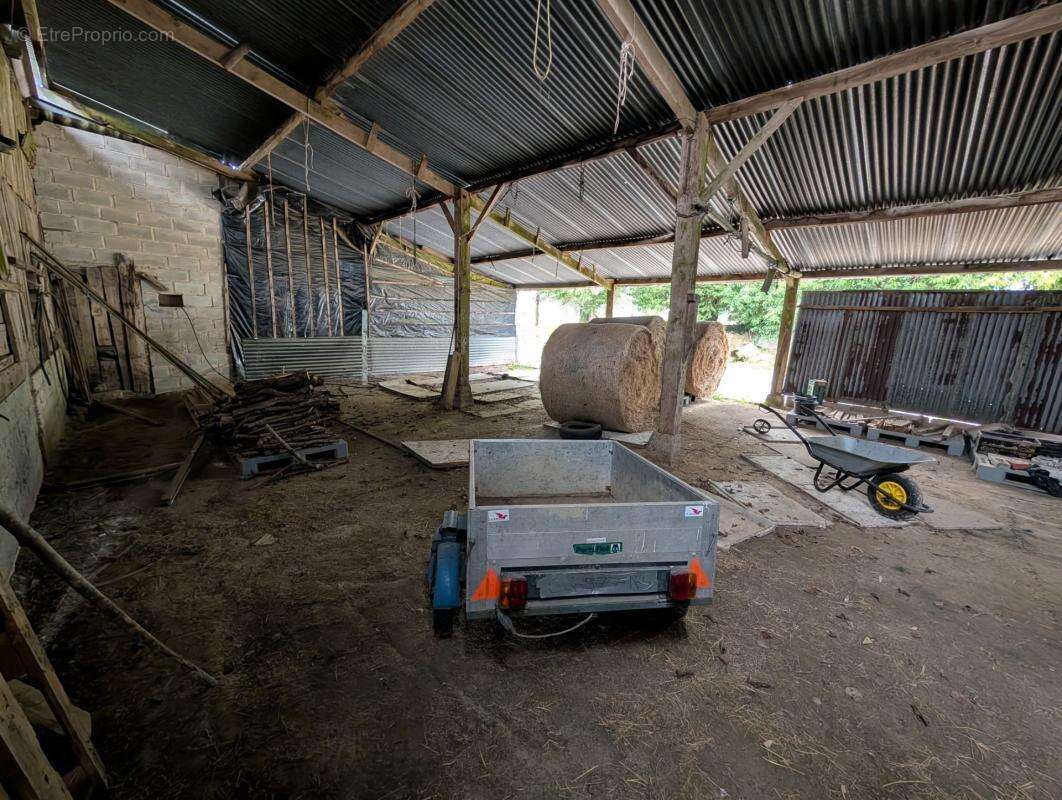 Ensemble de caractère avec 8 400 m² de terrain et vastes dépendances – Le Teilleul (50640) - photo 15